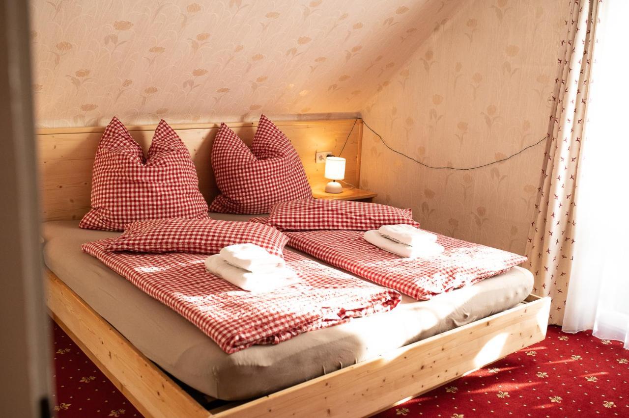 Roesslgut Bed & Breakfast ซีดาร์เฮาส์ ภายนอก รูปภาพ
