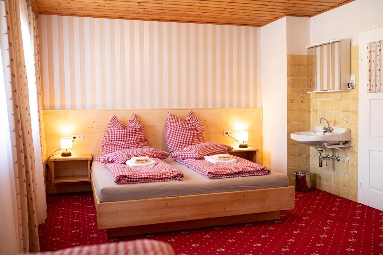 Roesslgut Bed & Breakfast ซีดาร์เฮาส์ ภายนอก รูปภาพ