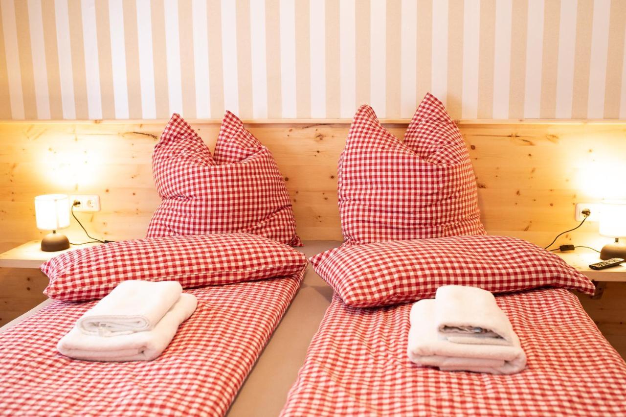 Roesslgut Bed & Breakfast ซีดาร์เฮาส์ ภายนอก รูปภาพ